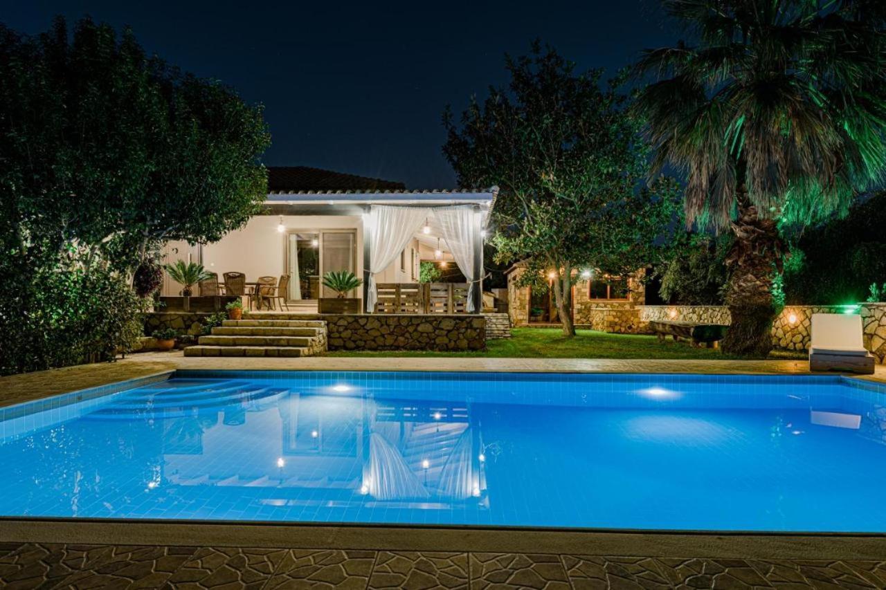 Vilă Eleonas Private Pool Fiolítis